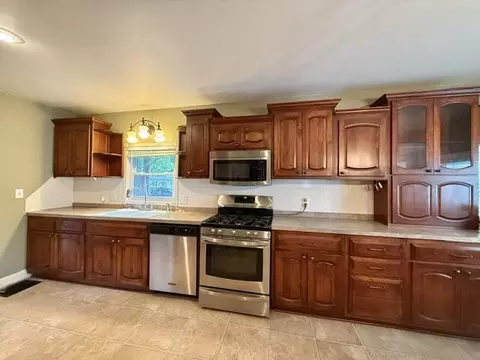 Kitchen - 517 E Catalpa St, Springfield, MO 65807 photo 1 of 3