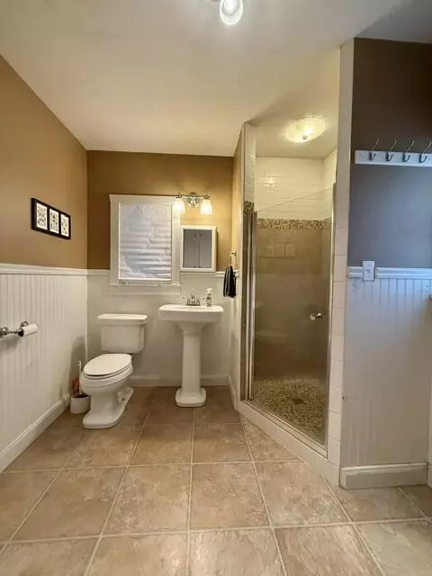 Bath - 517 E Catalpa St, Springfield, MO 65807 photo 3 of 3