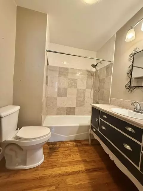 Bath - 517 E Catalpa St, Springfield, MO 65807 photo 1 of 3