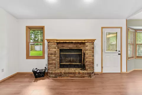 Living - 3497 S Meadowlark Ave, Springfield, MO 65807 photo 7 of 7