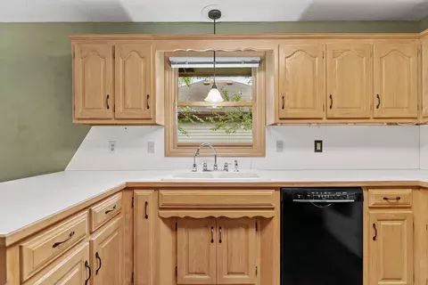 Kitchen - 3497 S Meadowlark Ave, Springfield, MO 65807 photo 3 of 4