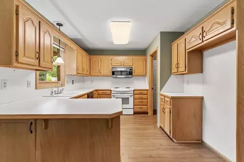 Kitchen - 3497 S Meadowlark Ave, Springfield, MO 65807 photo 1 of 4