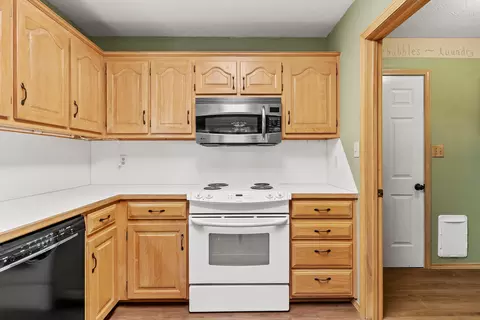 Kitchen - 3497 S Meadowlark Ave, Springfield, MO 65807 photo 4 of 4