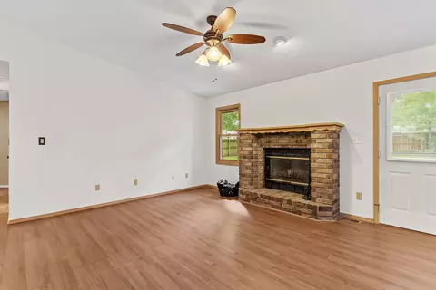Living - 3497 S Meadowlark Ave, Springfield, MO 65807 photo 4 of 7