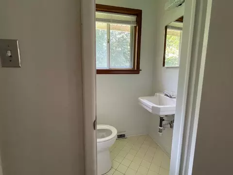 Bath - 2716 E Linwood St, Springfield, MO 65804 photo 1 of 3
