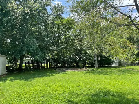 Exterior - 2716 E Linwood St, Springfield, MO 65804 photo 3 of 4