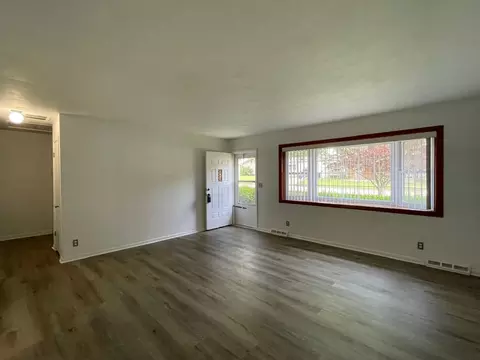 Living - 2716 E Linwood St, Springfield, MO 65804 photo 1 of 2