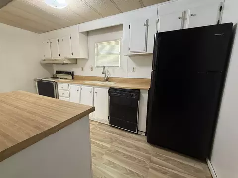 Kitchen - 763 Taneycomo Rd, Branson, MO 65616 photo 2 of 5