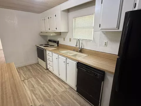 Kitchen - 763 Taneycomo Rd, Branson, MO 65616 photo 1 of 5