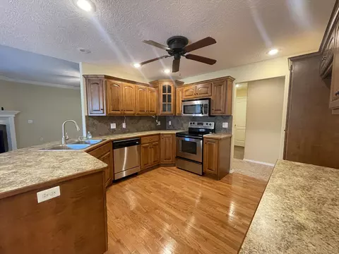 Kitchen - 3207 W Aussie Ct, Springfield, MO 65810 photo 2 of 2