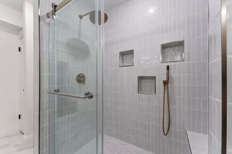 Bath - 2244 S Edgewater Dr, Springfield, MO 65804 photo 3 of 10