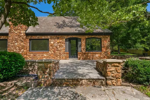 Exterior - 2244 S Edgewater Dr, Springfield, MO 65804 photo 4 of 28