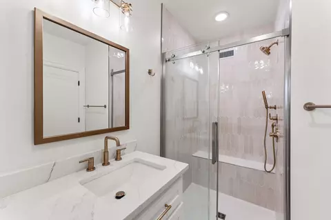 Bath - 2244 S Edgewater Dr, Springfield, MO 65804 photo 5 of 10