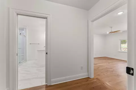 Entry Way - 2244 S Edgewater Dr, Springfield, MO 65804 photo 2 of 4