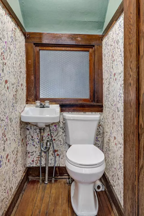 Bath - 411 E Walker St, Ash Grove, MO 65604 photo 3 of 3