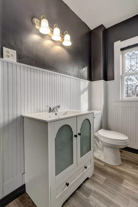 Bath - 411 E Walker St, Ash Grove, MO 65604 photo 2 of 3