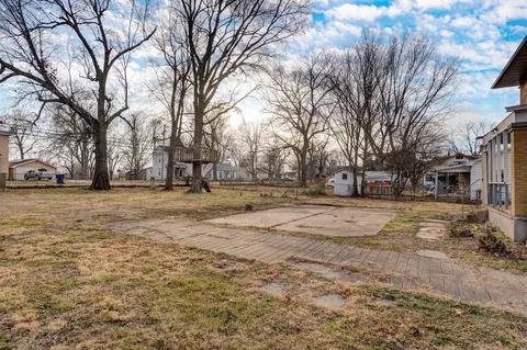 Exterior - 411 E Walker St, Ash Grove, MO 65604 photo 6 of 9