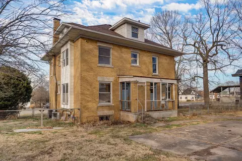 Exterior - 411 E Walker St, Ash Grove, MO 65604 photo 8 of 9