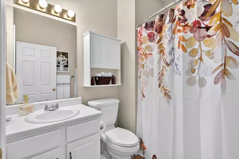 Bath - 1750 W Bennett St UNIT 1A, Springfield, MO 65807 photo 1 of 2