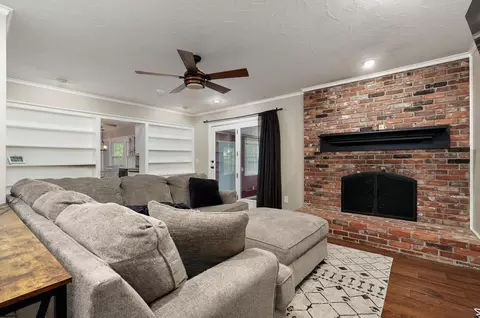 Living - 2117 E Montclair St, Springfield, MO 65804 photo 2 of 4