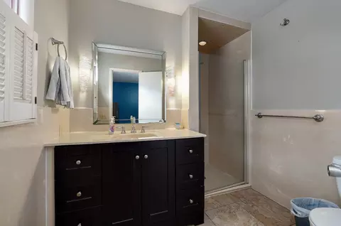 Bath - 2117 E Montclair St, Springfield, MO 65804 photo 1 of 3