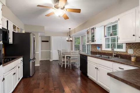 Kitchen - 2117 E Montclair St, Springfield, MO 65804 photo 1 of 3