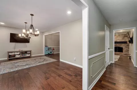 Entry Way - 2117 E Montclair St, Springfield, MO 65804 photo 2 of 3