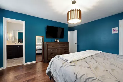 Bedroom - 2117 E Montclair St, Springfield, MO 65804 photo 2 of 4