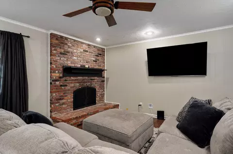 Living - 2117 E Montclair St, Springfield, MO 65804 photo 3 of 4