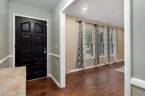 Entry Way - 2117 E Montclair St, Springfield, MO 65804 photo 1 of 3
