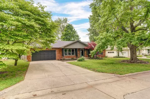 Exterior - 2117 E Montclair St, Springfield, MO 65804 photo 2 of 8