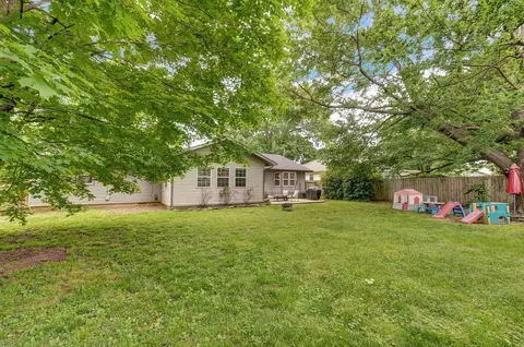 Exterior - 2117 E Montclair St, Springfield, MO 65804 photo 7 of 8