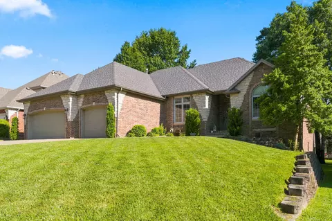 Exterior - 1019 W Parkhill Cir, Springfield, MO 65810 photo 3 of 6