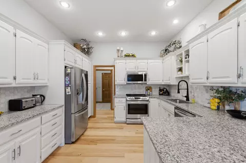 Kitchen - 1019 W Parkhill Cir, Springfield, MO 65810 photo 1 of 6