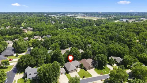 View/Area - 1019 W Parkhill Cir, Springfield, MO 65810 photo 3 of 5