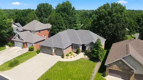 View/Area - 1019 W Parkhill Cir, Springfield, MO 65810 photo 1 of 5