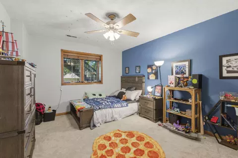 Bedroom - 1019 W Parkhill Cir, Springfield, MO 65810 photo 3 of 4