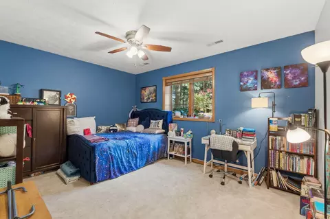 Bedroom - 1019 W Parkhill Cir, Springfield, MO 65810 photo 4 of 4