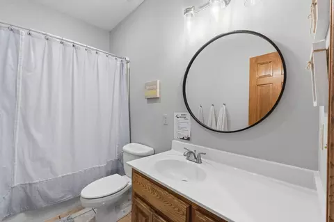 Bath - 1019 W Parkhill Cir, Springfield, MO 65810 photo 4 of 5