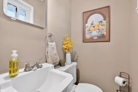 Bath - 2654 E Portland St, Springfield, MO 65804 photo 3 of 3