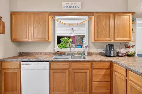 Kitchen - 2654 E Portland St, Springfield, MO 65804 photo 2 of 4