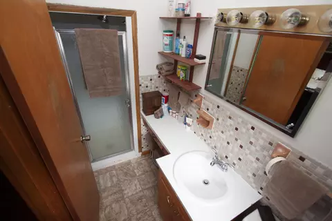 Bath - 604 Norman St, Ava, MO 65608 photo 4 of 5