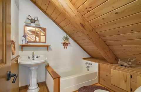 Bath - 26647 Twin Rivers Dr, Shell Knob, MO 65747 photo 5 of 6