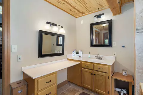 Bath - 26647 Twin Rivers Dr, Shell Knob, MO 65747 photo 4 of 6