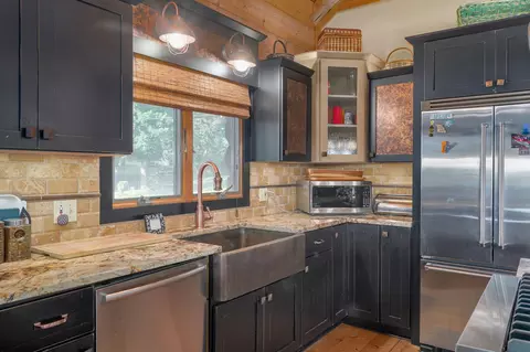 Kitchen - 26647 Twin Rivers Dr, Shell Knob, MO 65747 photo 4 of 6