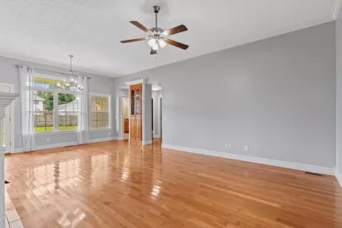Living - 716 Shelley St, Willard, MO 65781 photo 2 of 6