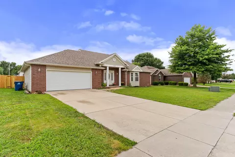 Exterior - 716 Shelley St, Willard, MO 65781 photo 2 of 8