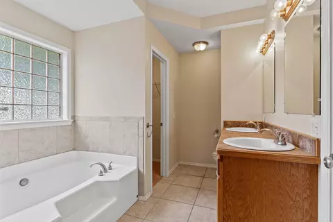 Bath - 716 Shelley St, Willard, MO 65781 photo 2 of 3