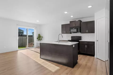 Kitchen - 403 N Cheyenne Valley Rd, Nixa, MO 65714 photo 5 of 5