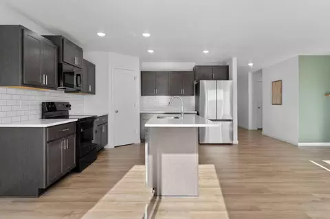 Kitchen - 403 N Cheyenne Valley Rd, Nixa, MO 65714 photo 4 of 5